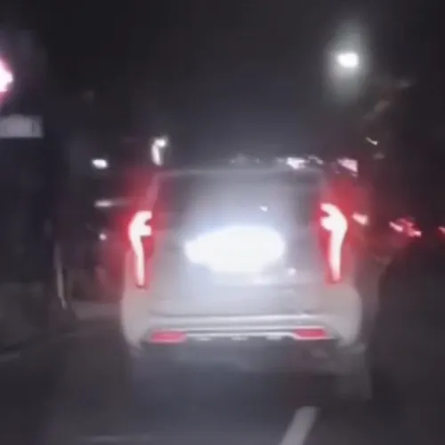 Mobil Berlampu Menyilaukan Hebohkan Pengendara di Jalan Ki Ageng Gribik Malang
