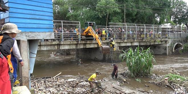 Menyambut Langkah Proaktif BPBD Kota Malang: Pemindahan Alat Peringatan Dini untuk Mitigasi Banjir