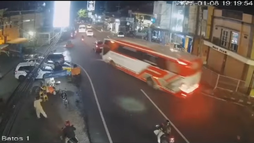 Bus Pariwisata Rem Blong di Batu, 4 Tewas Usai Tabrak 8 Kendaraan Sepanjang 3 KM