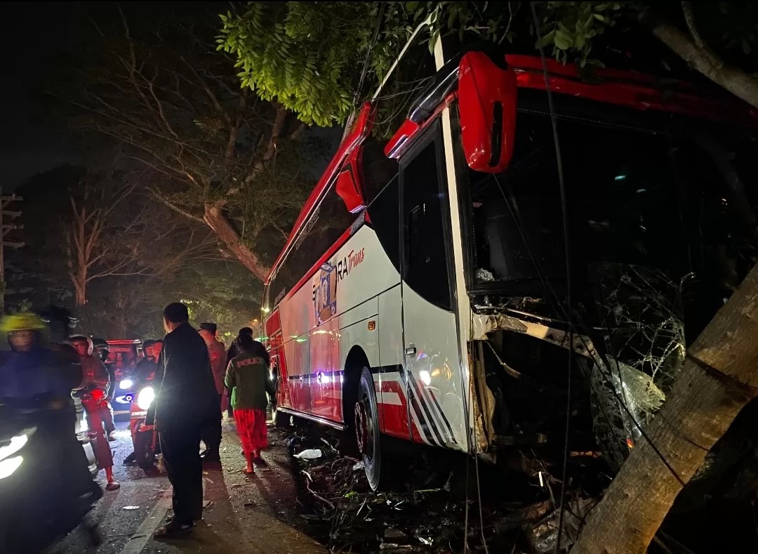 Polres dan Dishub Batu Evakuasi Bus Study Tour yang Alami Rem Blong di Kota Batu