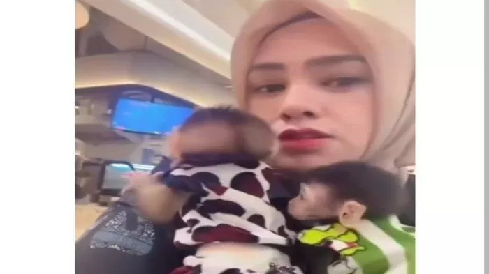 Viral! Selebgram Bawa Monyet ke Mal, Bikin Heboh Pengunjung