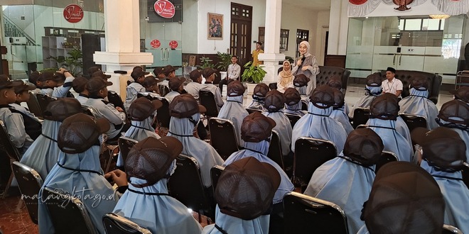 Keceriaan Siswa SD Plus Qurrota A’yun Warnai Kunjungan ke DPRD Kota Malang