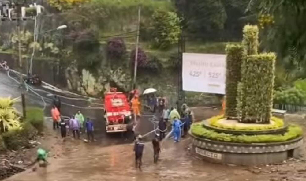 Banjir Lumpur di Selecta Batu Surut, Warga Mulai Bersih-bersih