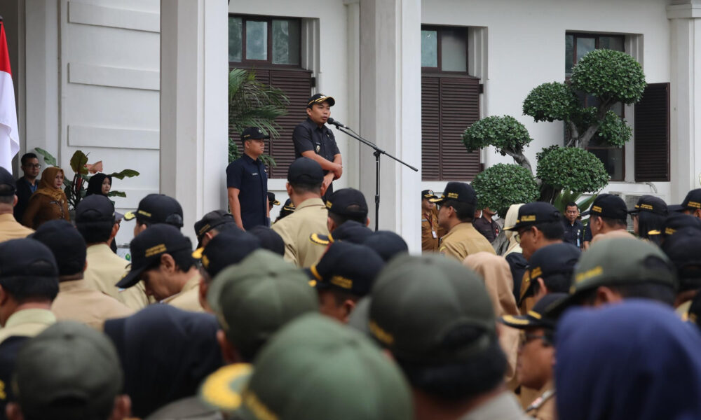 Perdana, Wakil Wali Kota Malang Ali Muthohirin Pimpin Apel di Balaikota Malang 