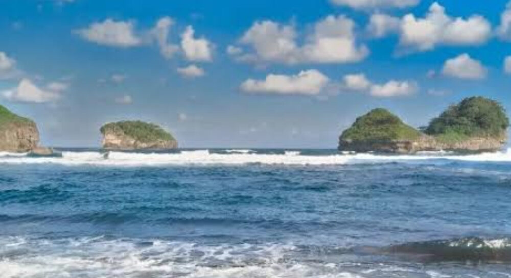 Akses ke Pantai Goa Cina, Malang