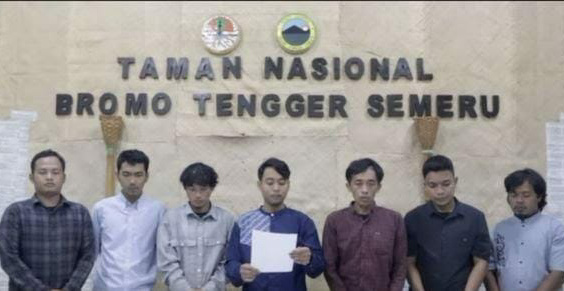 Heboh! Pendaki Semeru Ilegal Di-blacklist, Hukumannya Bikin Melongo!