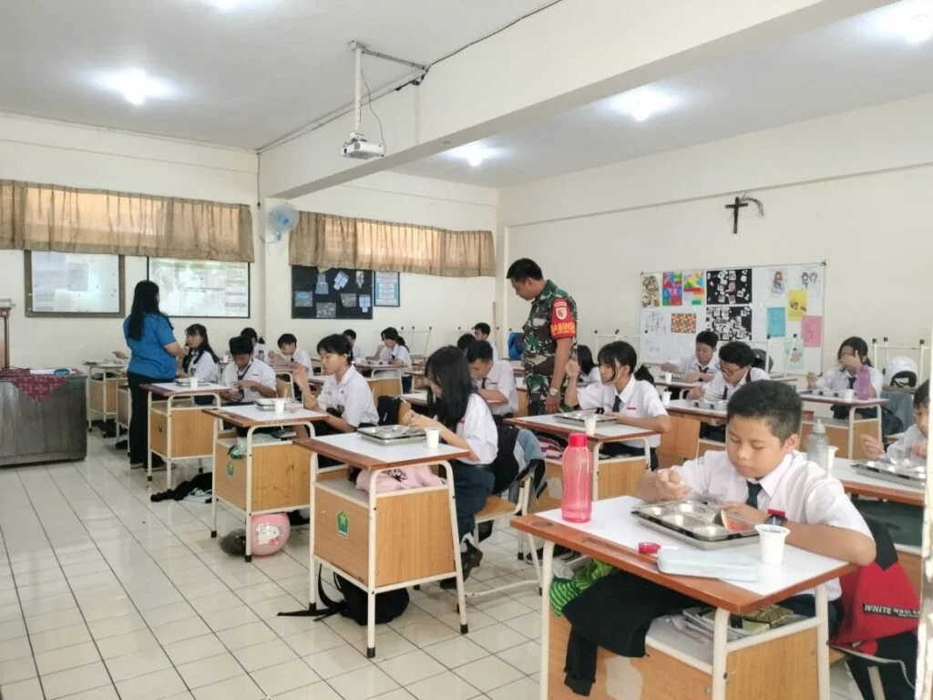 Kodim 0833 Malang Distribusikan Makan Siang Bergizi Gratis untuk Siswa