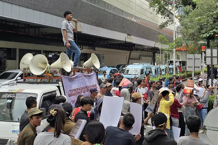 Skandal Tersembunyi: Perjuangan Asing Melawan Revisi UU TNI?