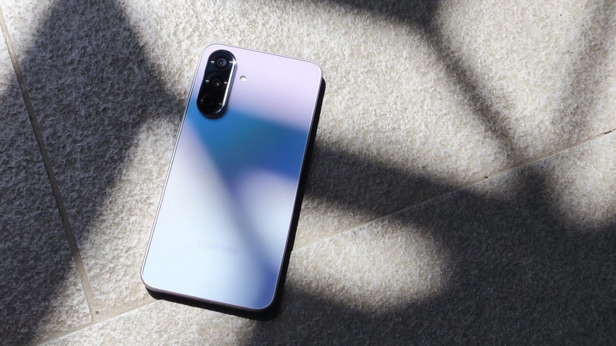 Ponsel Baru Samsung Hadirkan Layar AMOLED Mewah dan Kinerja Powerfull