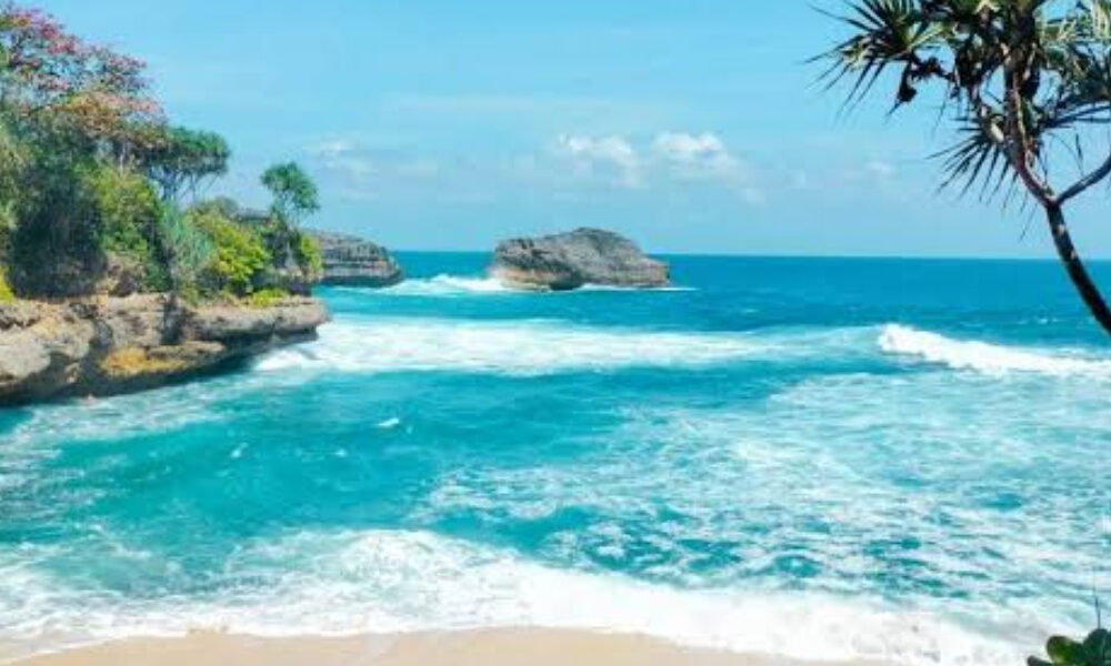 Surga Tersembunyi di Pantai Ngliyep, Nikmati Keindahan Alam dan Budaya Lokal