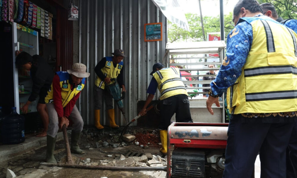 Wali Kota Malang Terjun Langsung Normalisasi Drainase Soehat