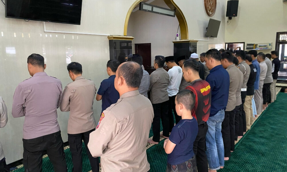 Doa Terakhir untuk Anggota Polri Gugur di Way Kanan
