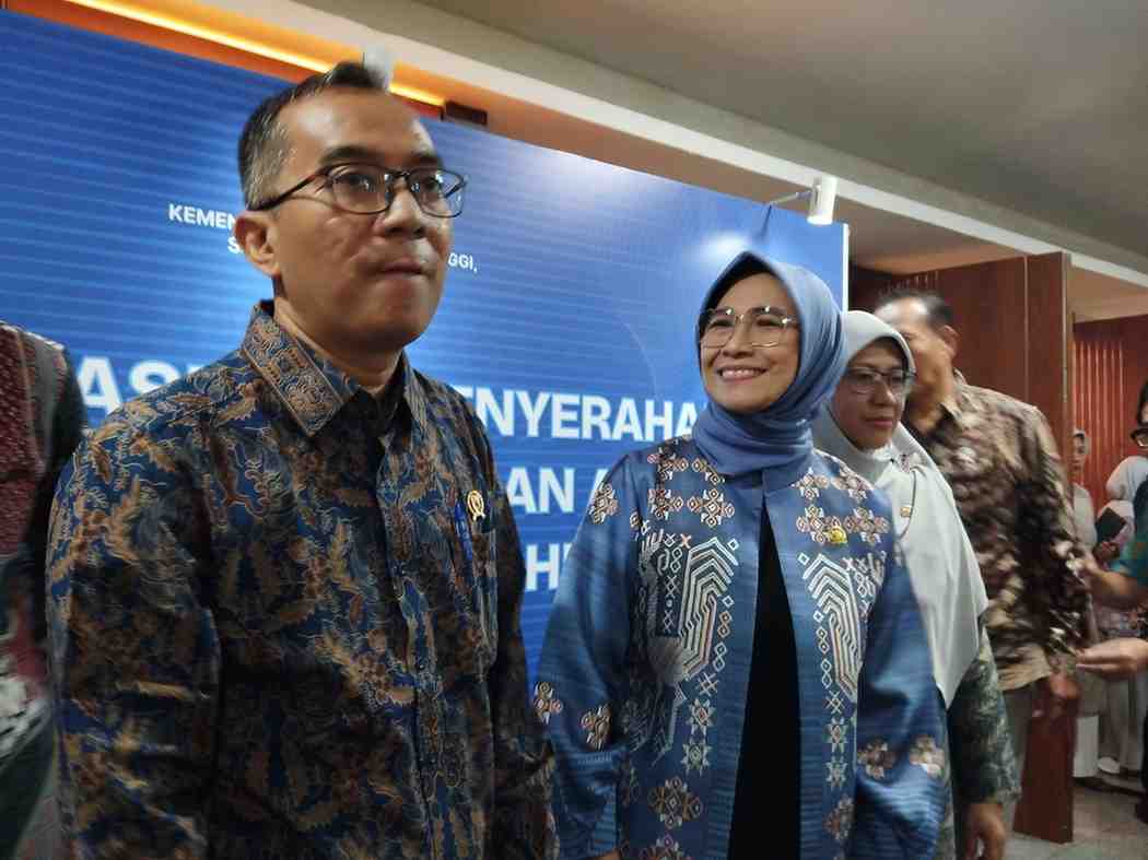 Mahasiswa Dapat Pinjaman Baru, Ini Kata Mendiktisaintek