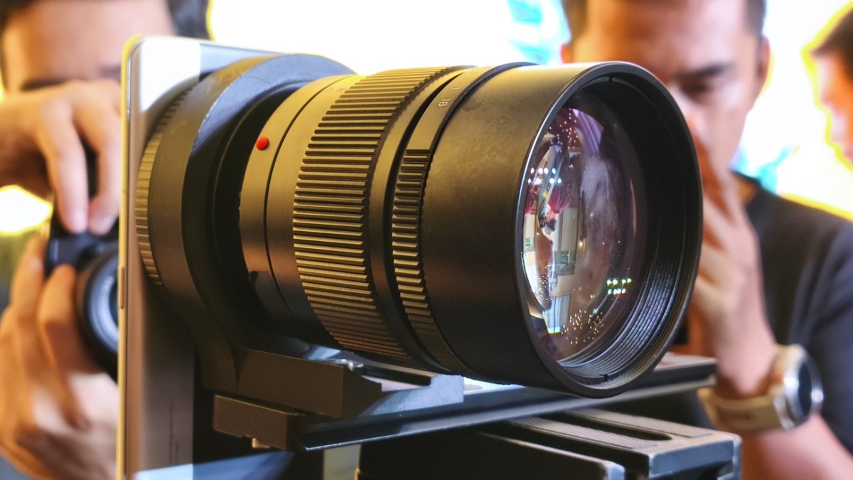 Teknologi Interchangeable Lens Hadir di Realme Ultra Concept