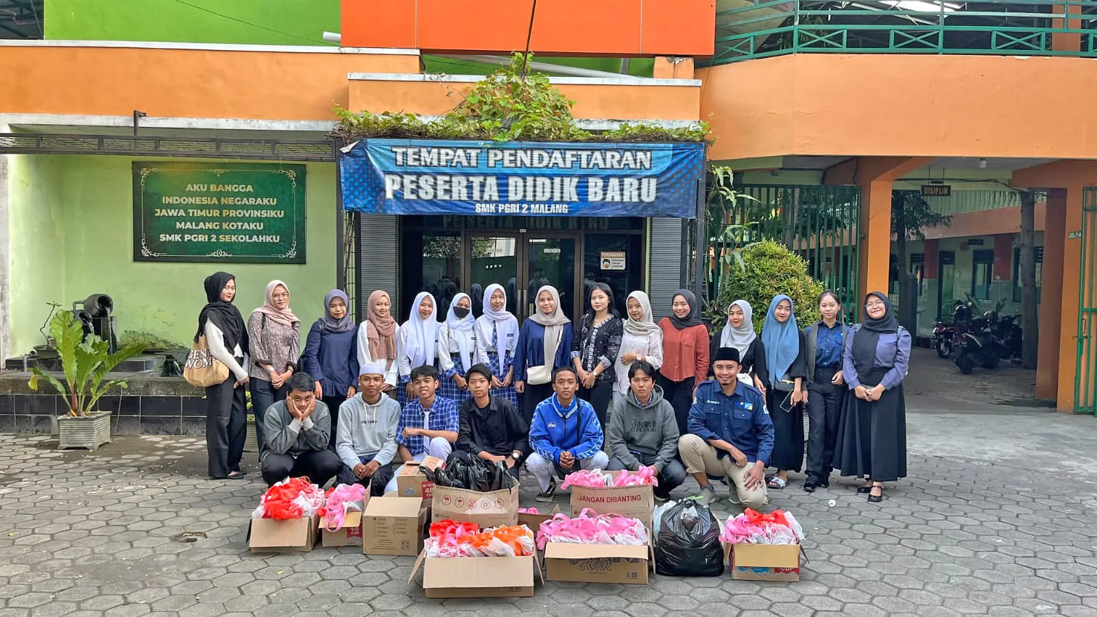 Semarak Ramadan, SMK PGRI 2 Malang Bagikan 1.000 Takjil untuk Berbagi Berkah
