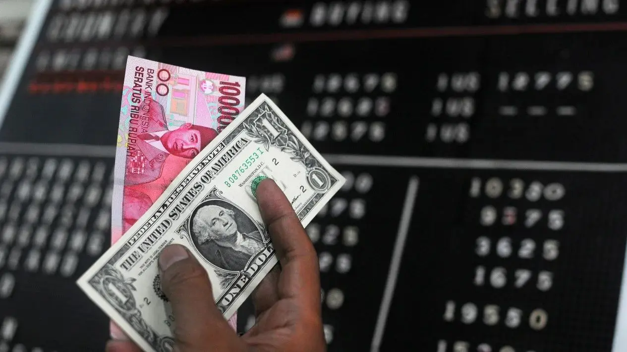 Langit Gelap! IHSG dan Rupiah Terjerembab Usai Pengesahan RUU TNI