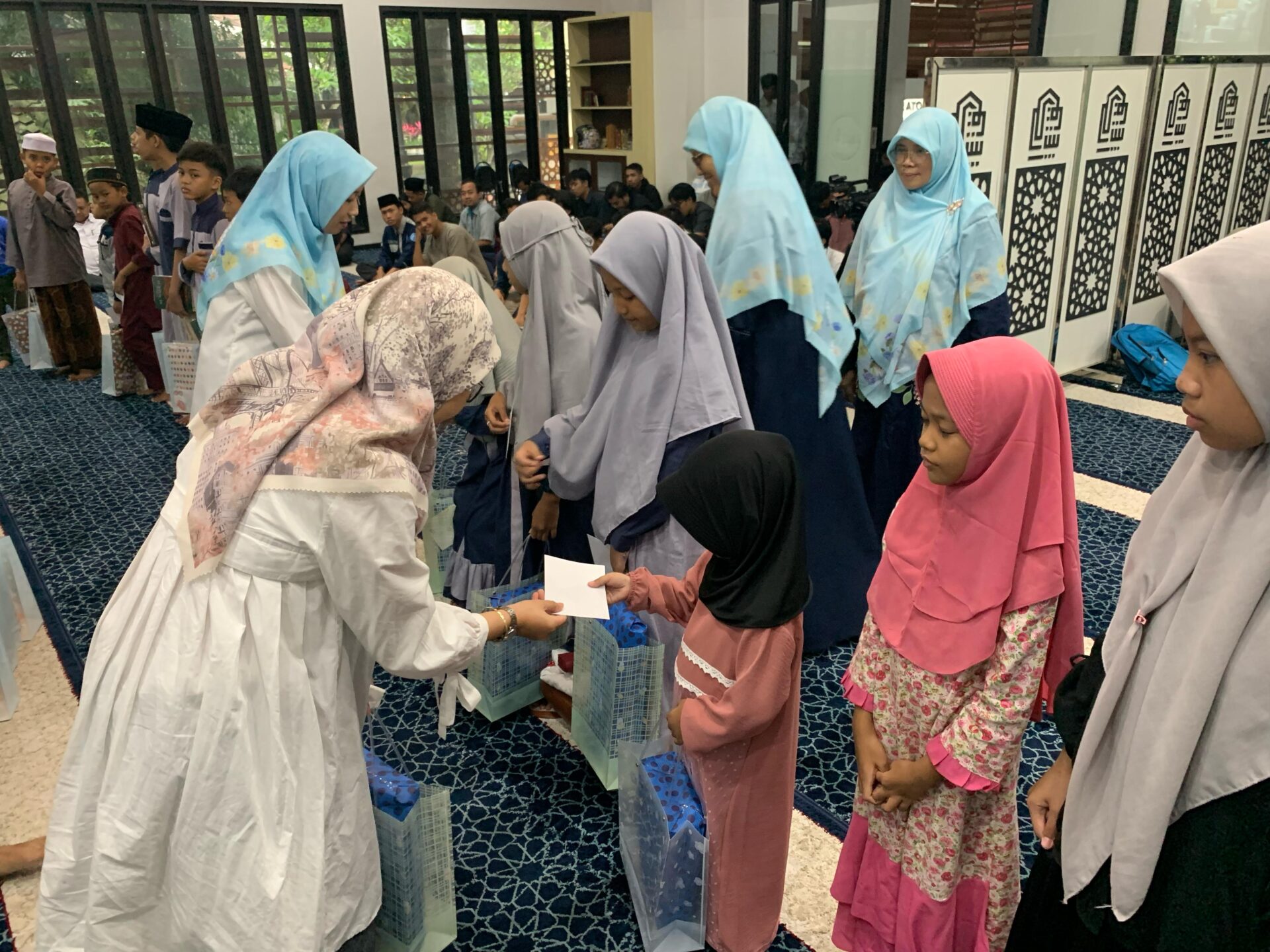 FT Universitas Brawijaya Gelar Safari Ramadhan, Santuni Anak Yatim dengan Penuh Kebersamaan