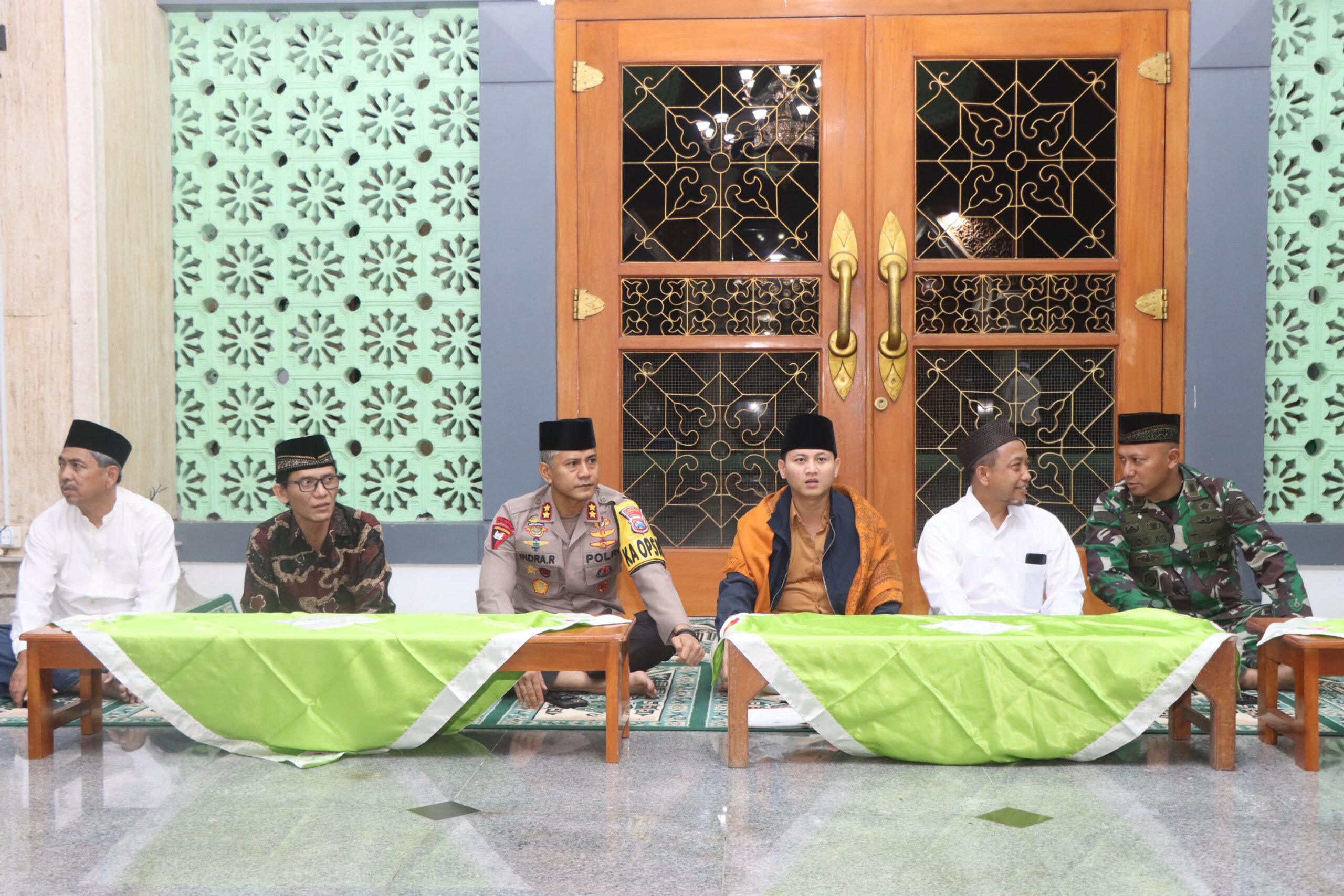 Lebaran Tiba, Kapolres Trenggalek Bersama Forkopimda Hadiri Gema Takbir