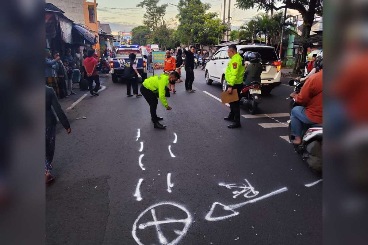 Pejalan Kaki di Malang Tewas Ditabrak Dua Mobil Saat Menyeberang