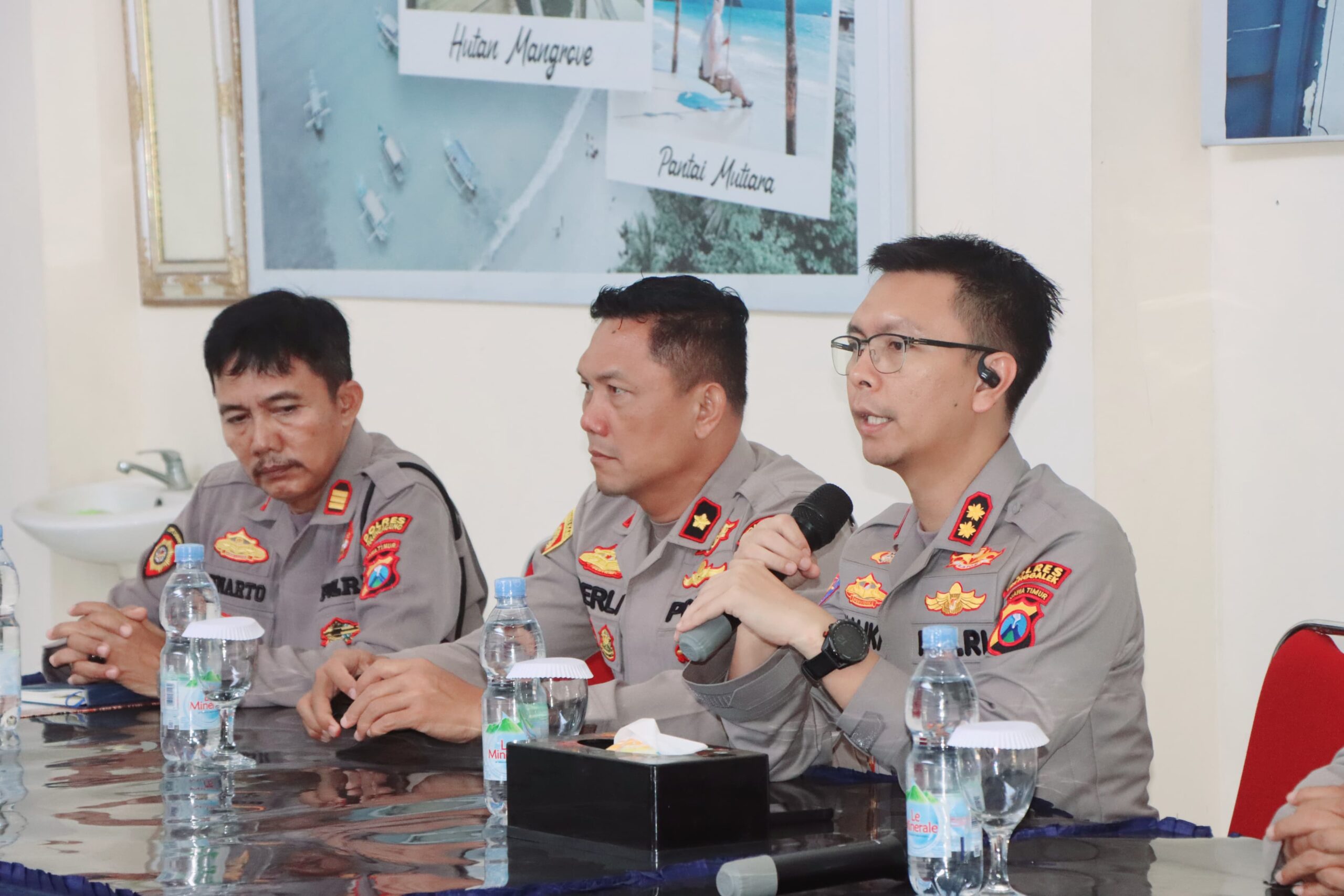 Kapolres Trenggalek Turun Langsung Tekan Kedisiplinan dan Komunikasi di Mapolsek Watulimo