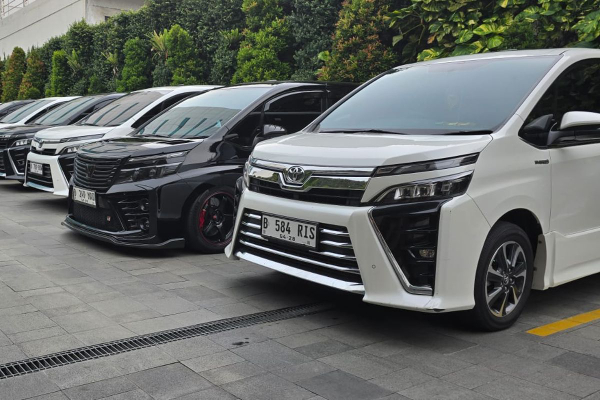 Warga Berburu Kendaraan di Jakarta Demi Hindari Pajak Mahal