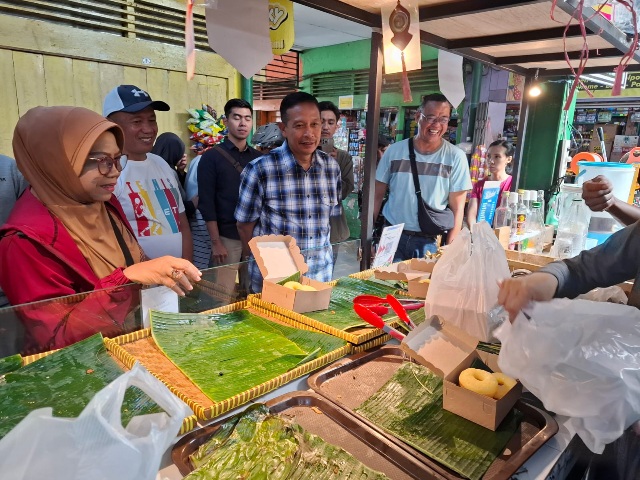 Terungkap! Wakil Wali Kota Blitar Terjun Langsung Rasakan Kuliner Pasar Klojen