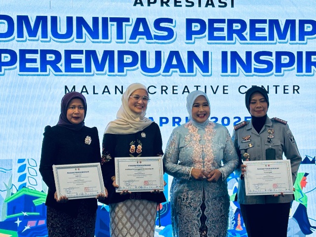 Perempuan Muda Ini Terima Penghargaan Inspiratif di Hari Kartini