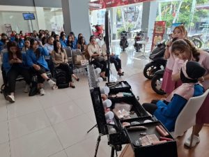 Kartini Muda Ini Tampil Stylish dan Jamin Keamanan di Jalanan Malang