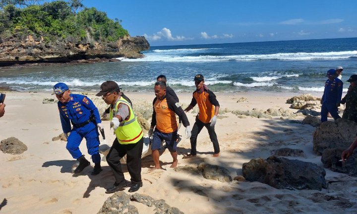 Dua Nelayan Tewas Dihantam Ombak di Perairan Malang
