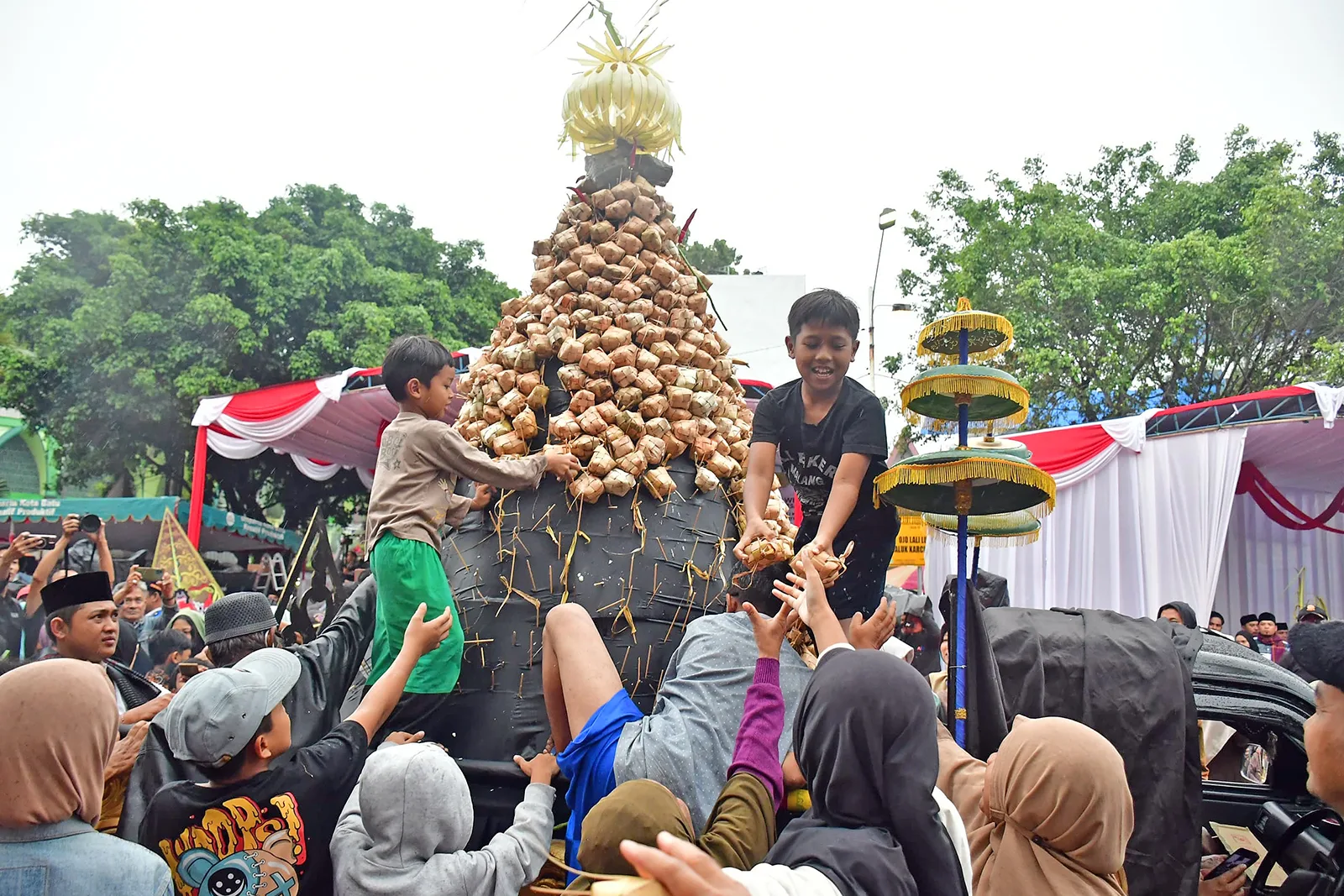 Grebeg Ketupat Syawal Ramaikan Alun-Alun, Meriahkan Perayaan 1446 H