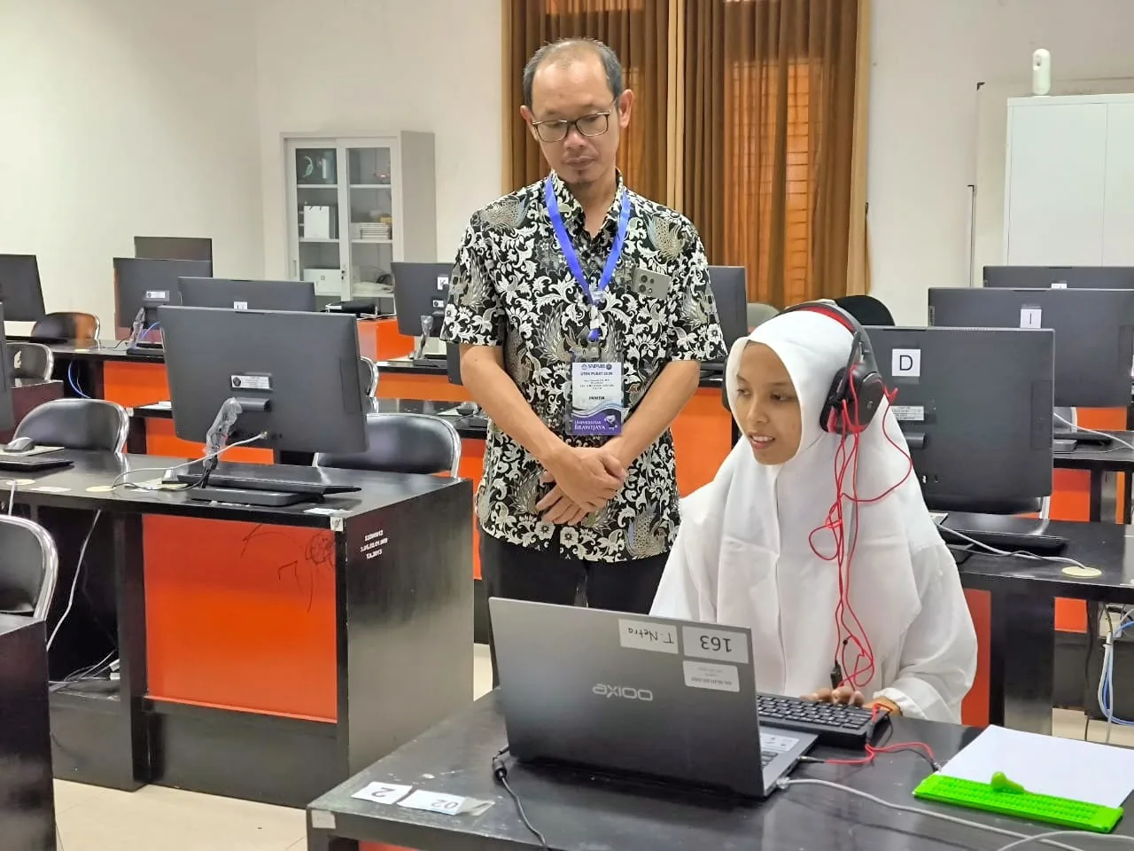 Wanita Penyandang Disabilitas Ini Sukses Raih Gelar Sarjana Psikologi