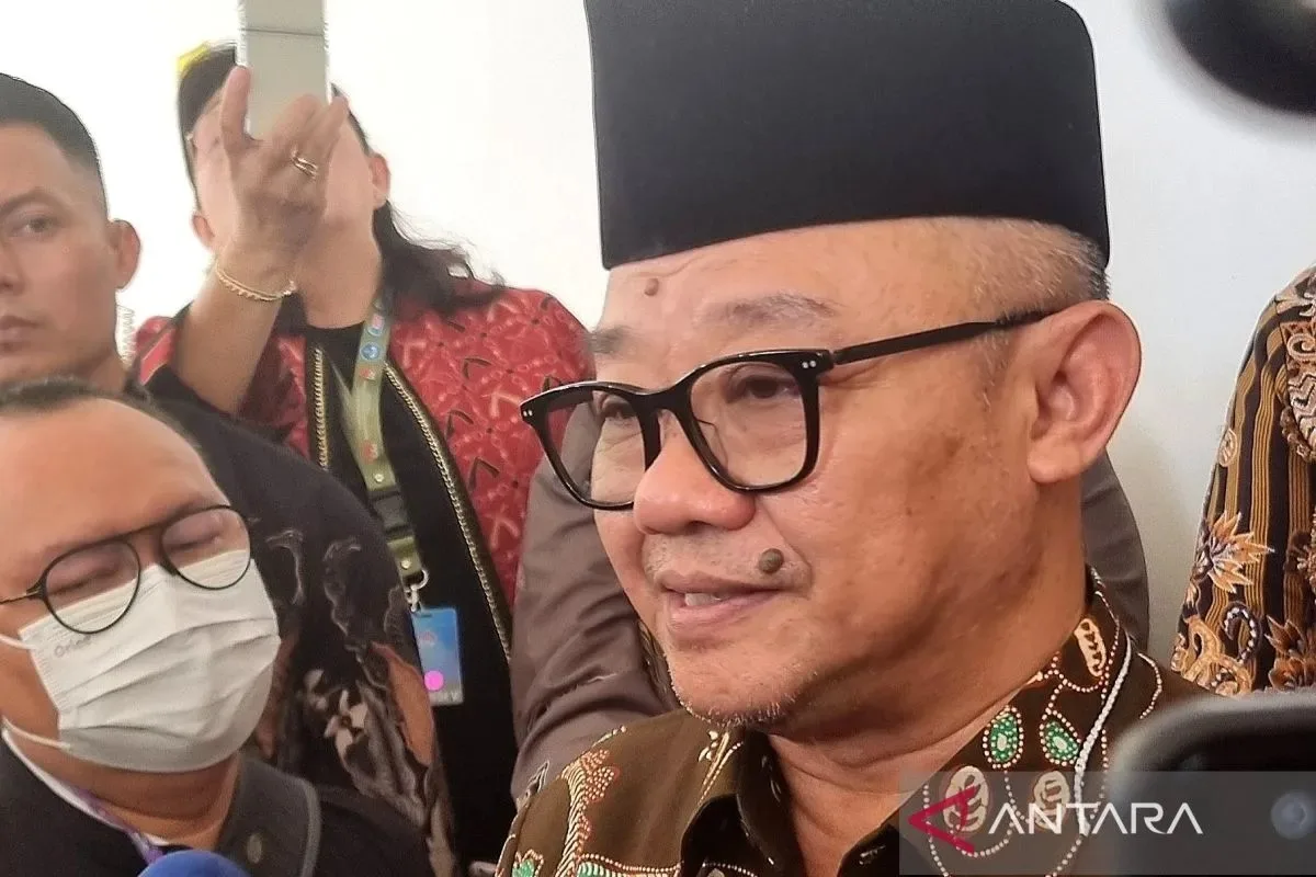 Sekolah Larang Wisuda, Mendikdasmen Beri Penegasan Tegas