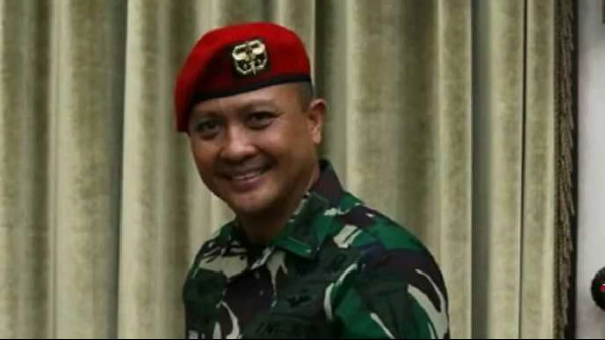 Prajurit Kopassus Minta Foto Bareng Hercules, Ini Penjelasan Danjen Kopassus