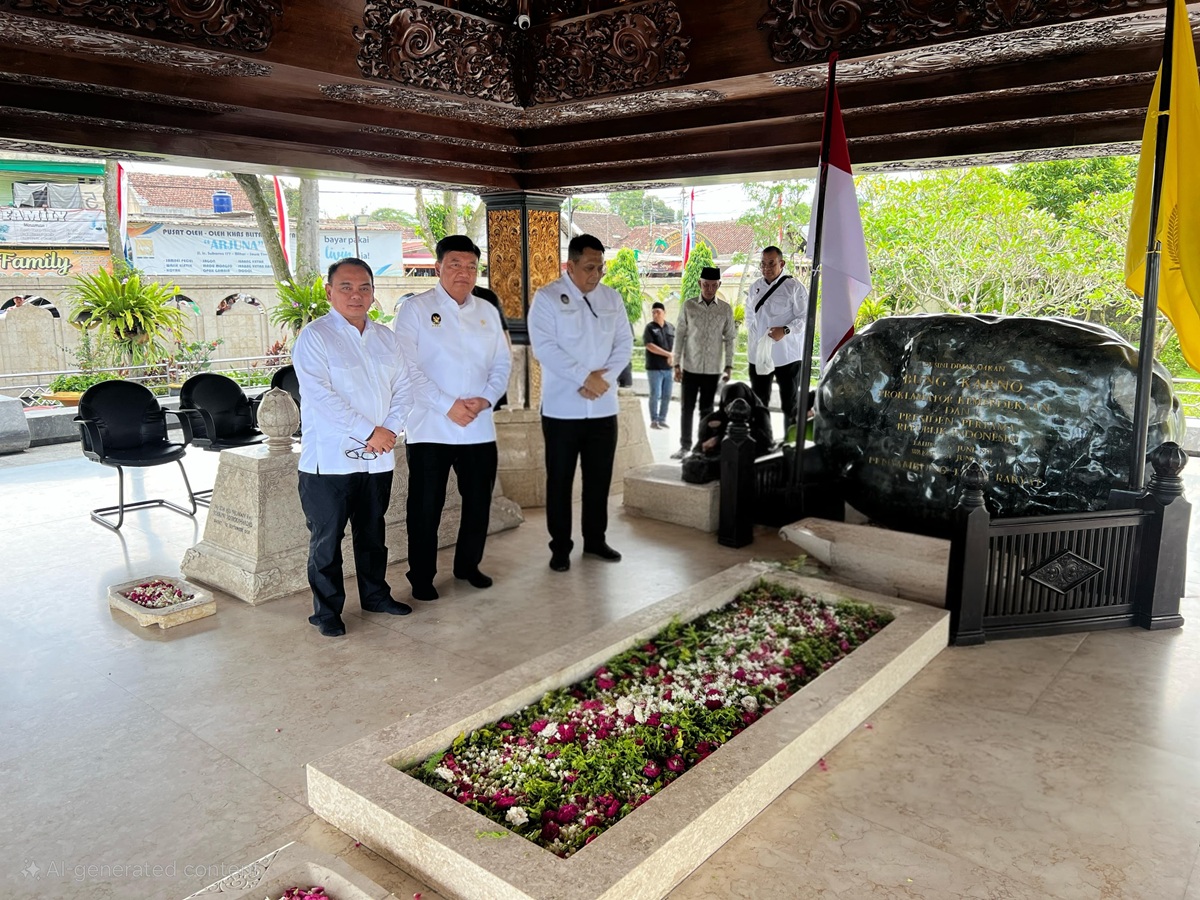 Apa Pesan Menko Polkam saat Ziarah ke Makam Bung Karno Pantau Arus Balik?