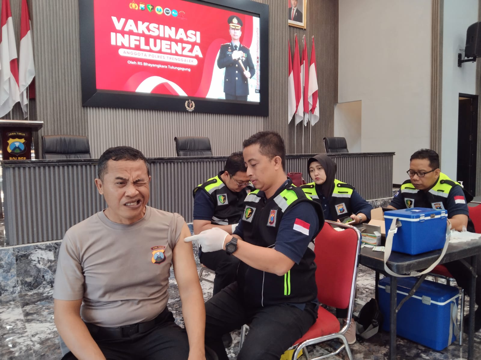 Jangan Lewatkan! Anggota Polres Trenggalek Jalani Uji Coba Vaksin Influenza dan Tes Urine