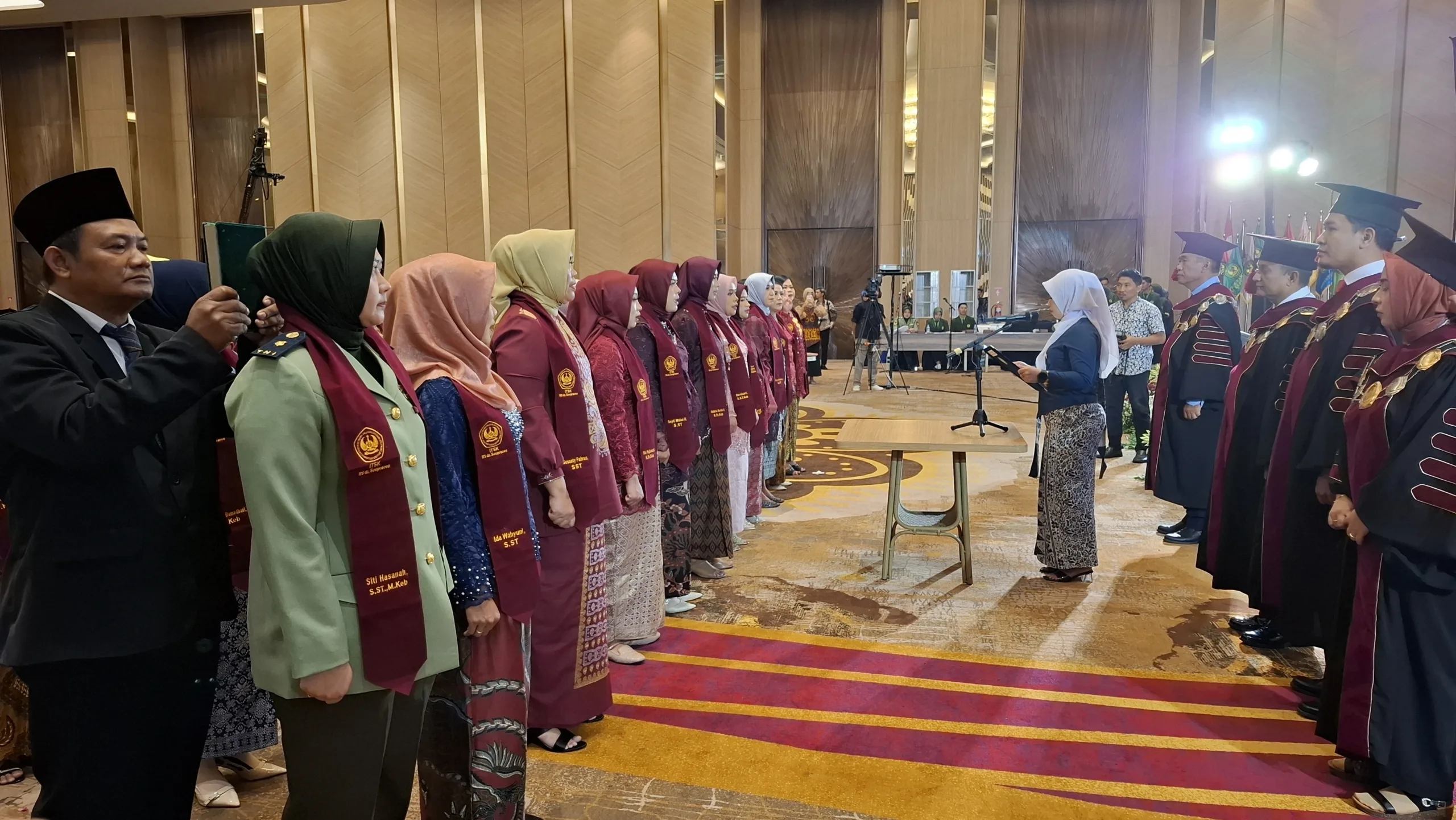 Lulusan Unggul dari ITSK RS. dr. Soepraoen Kesdam V/Brawijaya