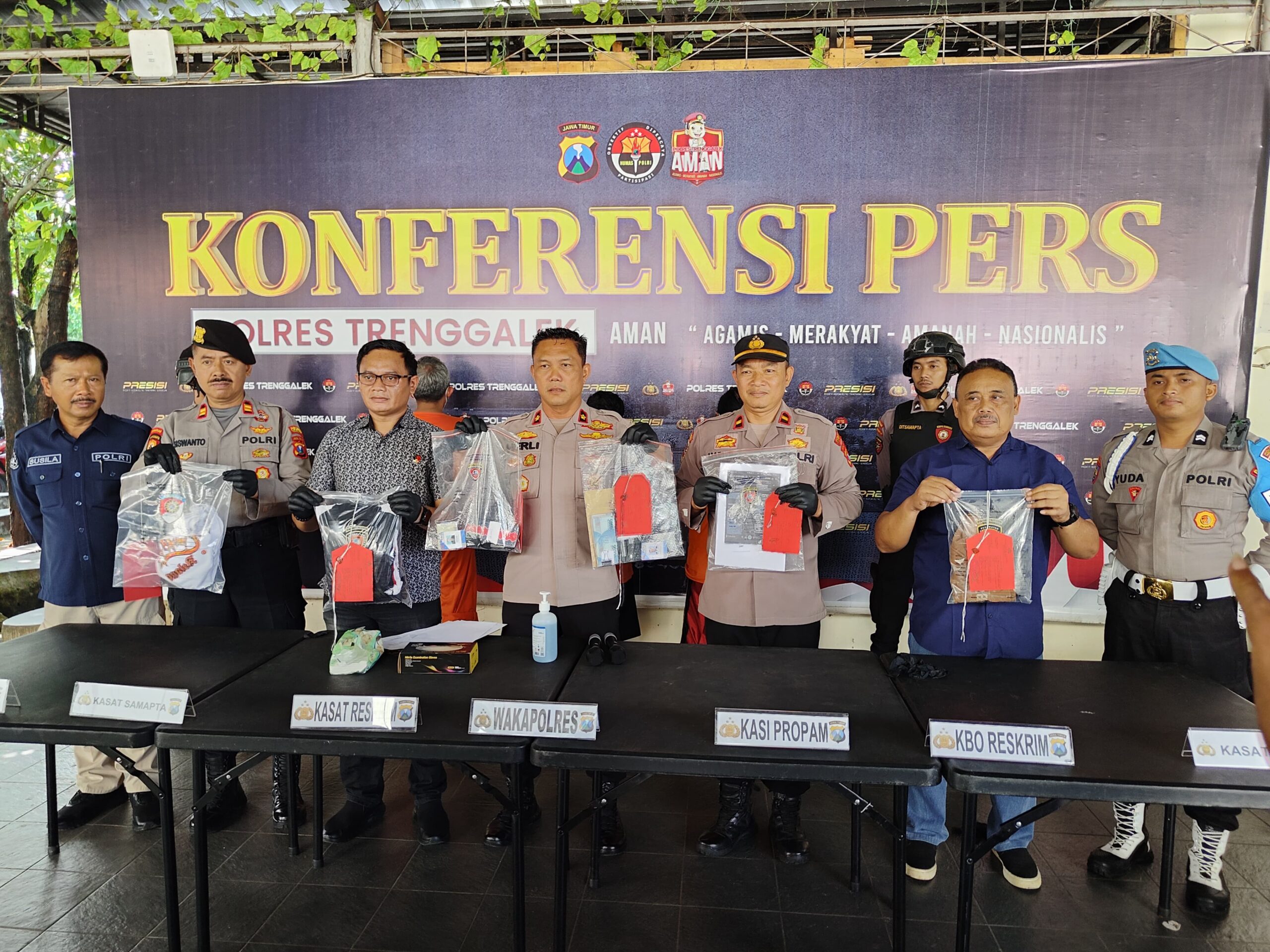 Pembantaian Brutal di Trenggalek: 8 Tersangka Diamankan Polisi