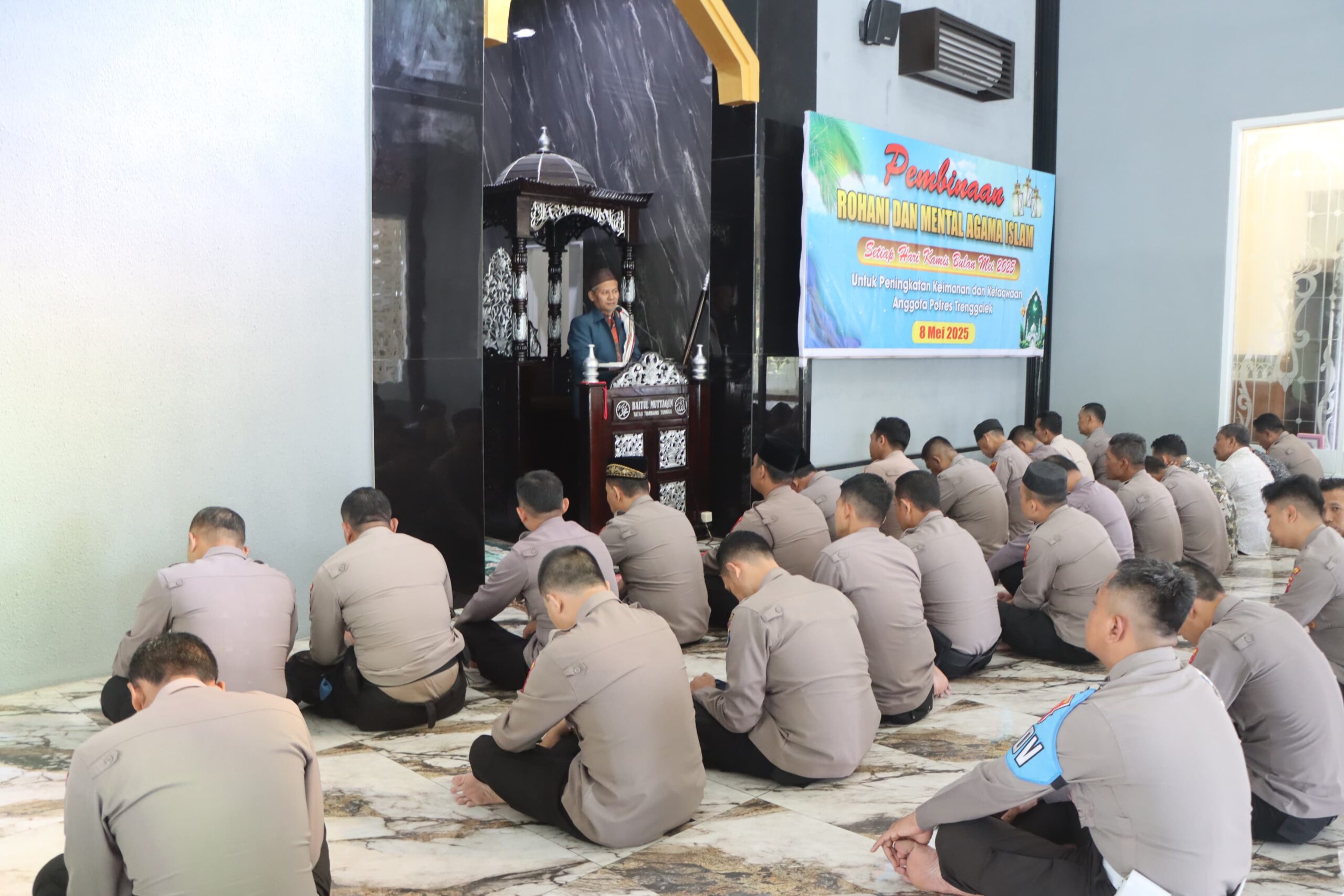 Ulama Kharismatik Beri Pencerahan di Binrohtal Polres Trenggalek