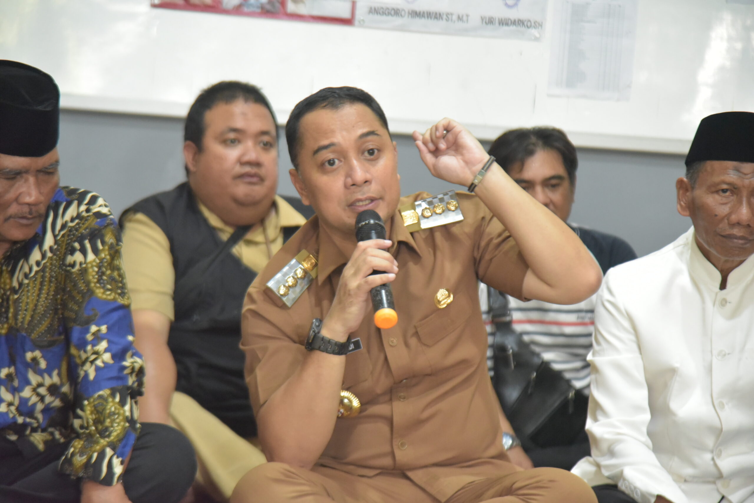 Kontroversi Ijazah Palsu: Wali Kota Surabaya Turun Tangan