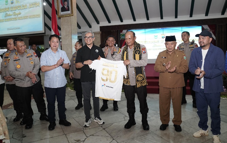 Aremania Hadapi Laga Bergengsi: Kapolda Jatim Tegaskan Komitmen Amankan Pertandingan