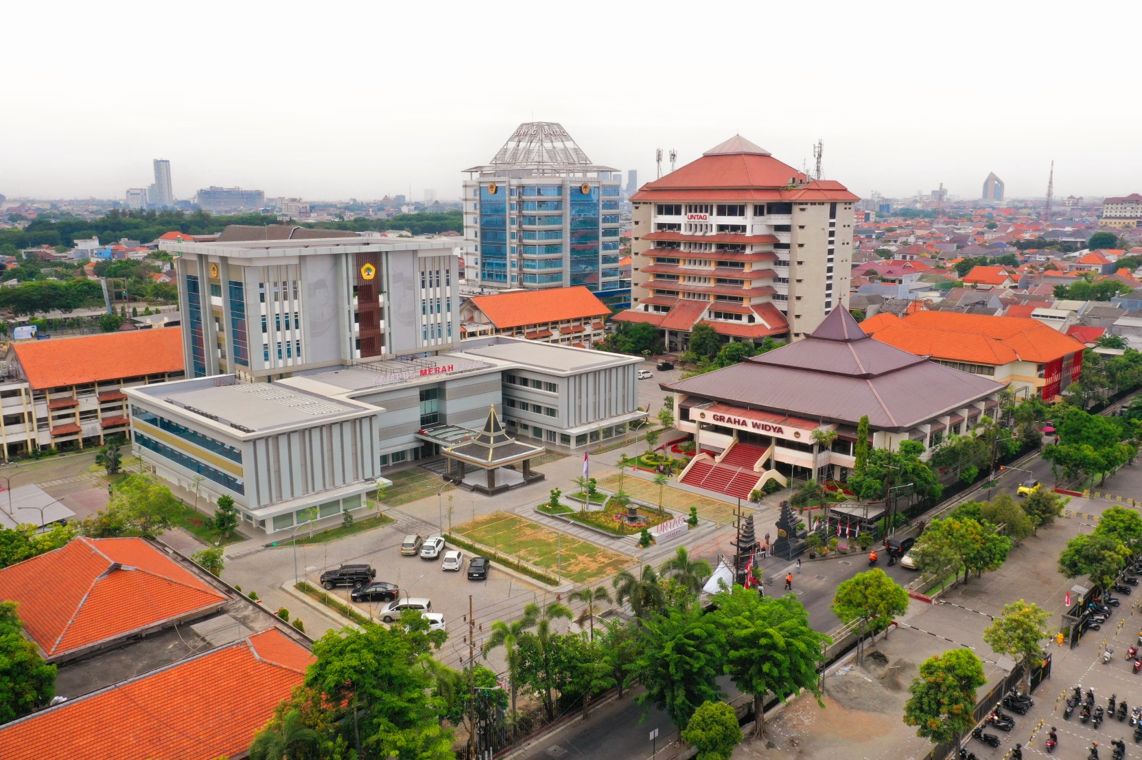 Seni Tembok Koblen: Untag Surabaya Dorong Pelestarian Budaya