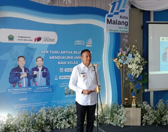 Wali Kota Malang Bagikan Tabungan Untuk 111 Warga Kurang Mampu