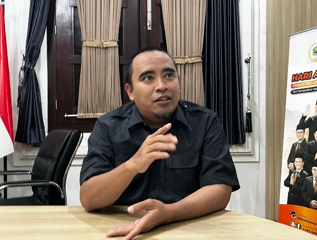Warga Ketakutan! Pagar TPU Ini Nyaris Roboh, Apa yang Terjadi?