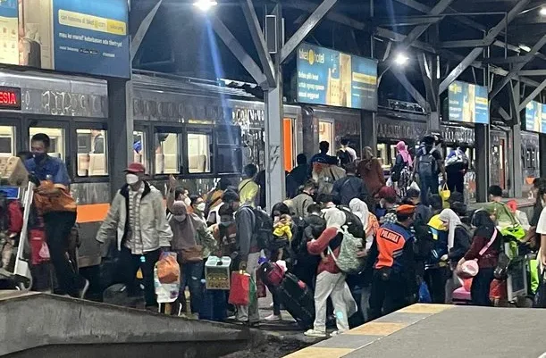 Liburan Panjang, Tren Naik Penumpang KA Menuju Destinasi Favorit