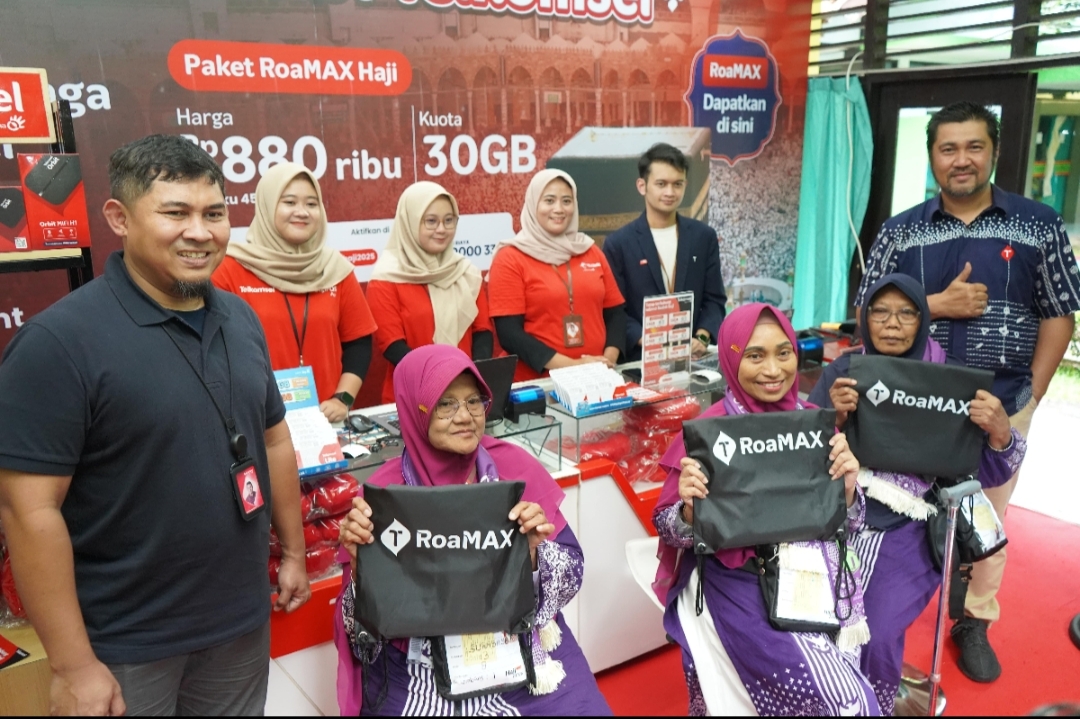 Komunikasi Lancar, Dukungan Telkomsel untuk Jemaah Haji di Surabaya