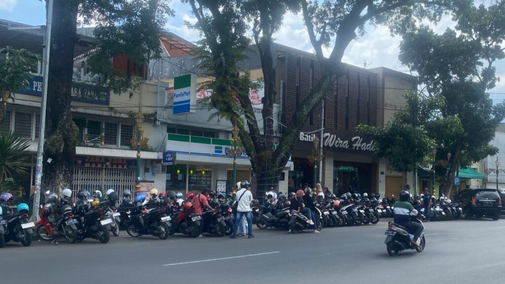 Malang Siapkan Aturan Baru, Jukir dan Pengelola Parkir Bertanggung Jawab Jika Kendaraan Hilang