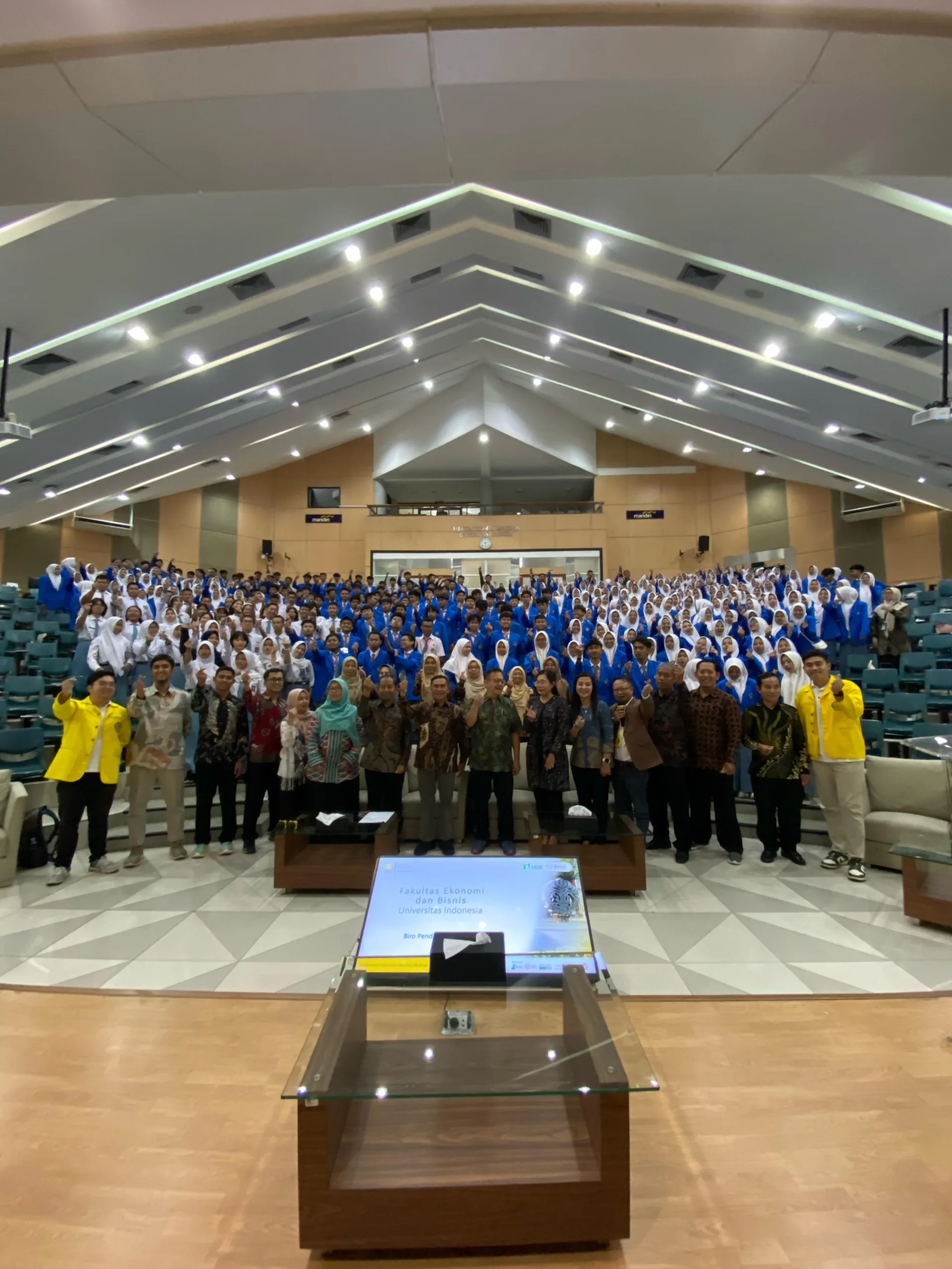 Siswa Berkarakter Kuat, Berwawasan Global