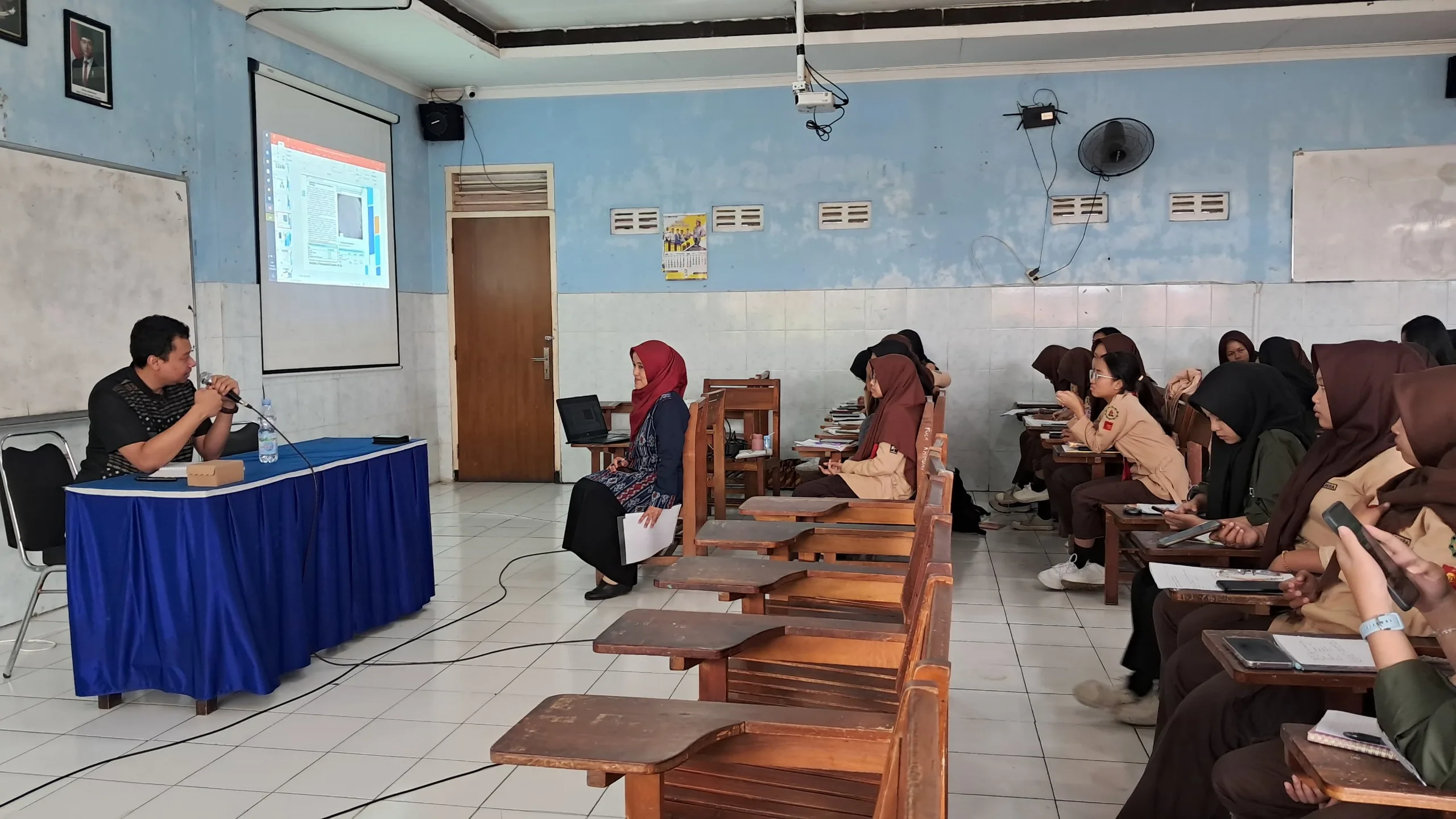 Rahasia Produksi Tablet Terungkap: SMK PIM Bekerjasama dengan PT Balatif