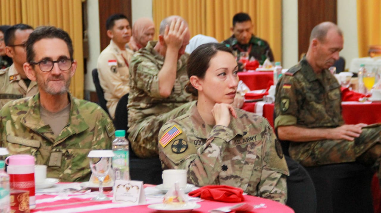 Gubernur Jatim Raih Pujian dari Bos Militer Serbia Usai Sambut 17 Negara