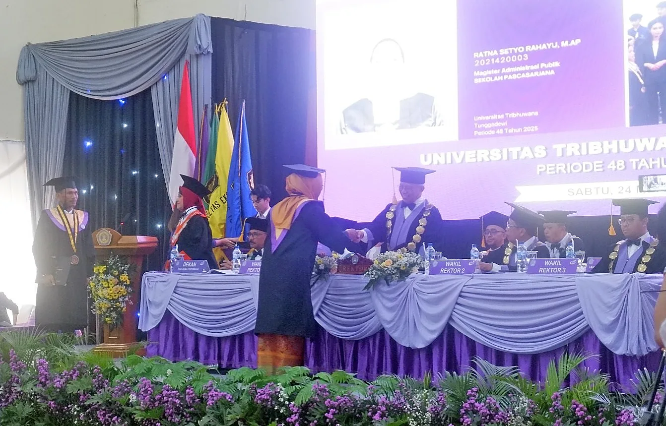 Unitri Anugerahkan Prestasi Istimewa bagi Lulusan Terbaik